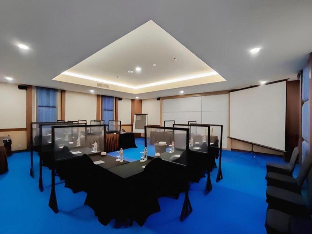 Grand Qin Hotel Banjarbaru Exterior photo