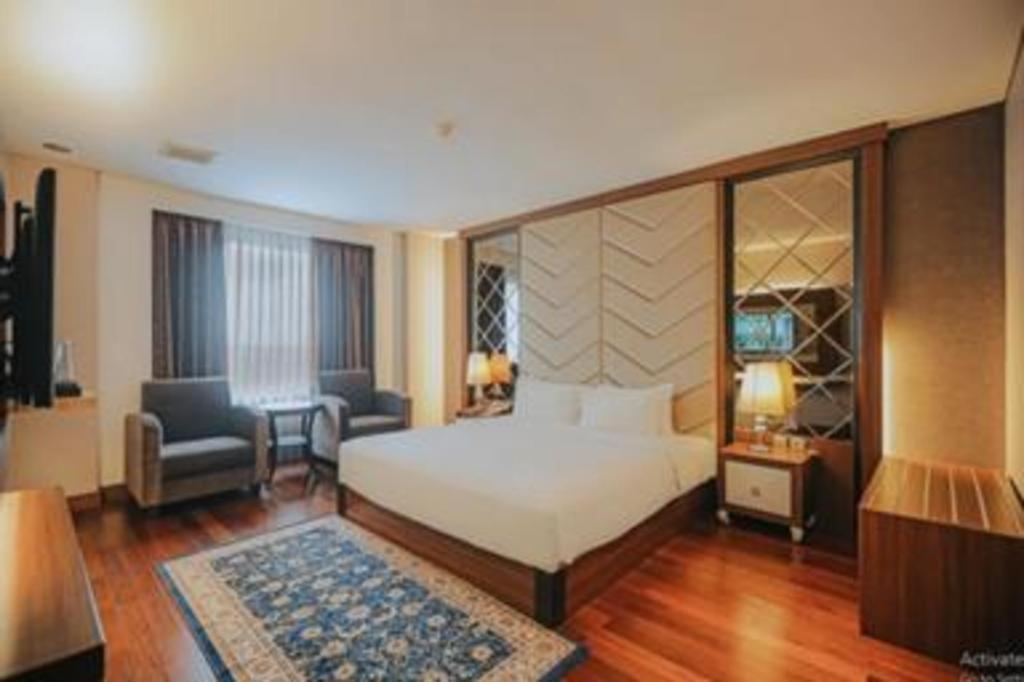 Grand Qin Hotel Banjarbaru Exterior photo