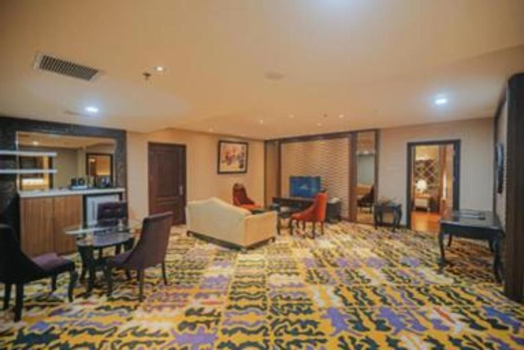 Grand Qin Hotel Banjarbaru Exterior photo